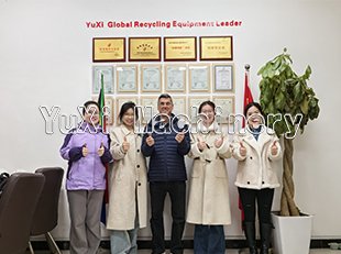 Yuxi customers visit manufacturing plant