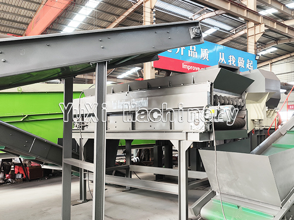 Industrial tire shredder machinery in factory